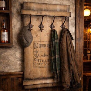 Cabideiro de parede OLD DUBLIN WHISKY com ganchos de madeira e ferro fundido ep-091 Essc