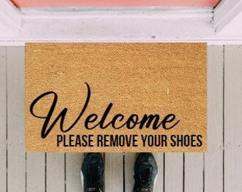 Willkommen, bitte entfernen Sie Ihre Schuhe Fußmatte, Schuhe aus Fußmatte, personalisierte Fußmatte, Willkommensmatte, verlieren die Schuhe, lustige Fußmatte, Haustürmatte