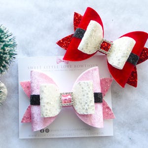 Rot Santa inspirierte Haarschleife, Weihnachtsmann Schleife, Haarschleife, Weihnachtshaarschleife, Weihnachtshaarschleife, Weihnachtshaarschleife