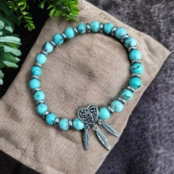 Bracelet Pandolith Turquoise (howlite teintée) et son petit coeur attrape rêve argent