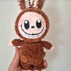 Labubu amigurumi fatto a mano – peluche artigianale kawaii, idea regalooriginale, pupazzoadorativo collezionabile