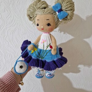 バンボラあみぐるみ Fatto a Mano con Vestito Ricamato - Regalo Unico e Artigianale