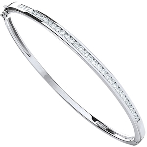 Elegant 9ct White Gold 1.00ctw Diamond Bangle.