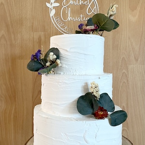 Caketopper-Kranz für Hochzeitstorte mit filigranen Blättern aus Holz, personalisiert mit euren Namen für Torten & Kuchen in Natur oder Farbe Bild 3