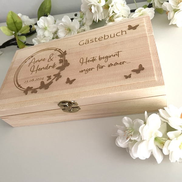 Personalisiertes Gästebuch für Hochzeit in Form einer Holzkiste im Schmetterlingsdesign, für Glückwünsche und Erinnerungen