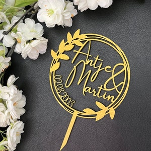 Caketopper-Kranz für Hochzeitstorte mit filigranen Blättern aus Holz, personalisiert mit euren Namen für Torten & Kuchen in Natur oder Farbe Bild 6