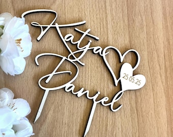 Caketopper für Hochzeitstorte mit Herzen aus Holz, personalisiert mit euren Namen für Torten und Kuchen in Natur oder Farbe