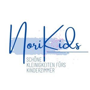 May include: Blue and pink logo with the text "Nori Kids" and the tagline "Sch&ouml;ne Kleinigkeiten f&uuml;rs Kinderzimmer".