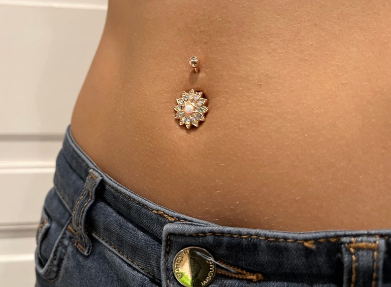 Flower belly button piercing in rose gold for a special appearance image 5