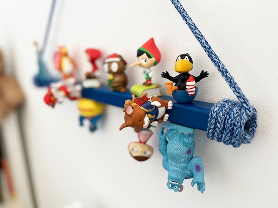 Blau: Tonie-Regal/Tonie-Stange, günstige, platzsparende Aufbewahrung fürs Kinderzimmer von NoriKids, Kordel in Marine