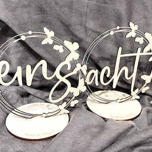 Hochzeits-Tischnummern, personalisierte Tischkarten im Schmetterlingsdesign aus Holz für die große Party mit Namen&Datum - Version "Schrift"