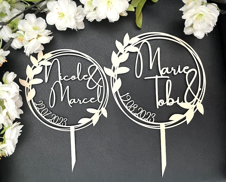 Caketopper-Kranz für Hochzeitstorte mit filigranen Blättern aus Holz, personalisiert mit euren Namen für Torten & Kuchen in Natur oder Farbe Bild 5