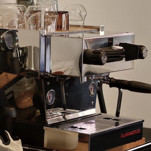 THE PROTECTOR 2.0 - La Marzocco Linea Mini R/Mini/Micraカップトレイ用CNC無垢材カップトレイカバー - オークウォールナット仕上げ 画像 8