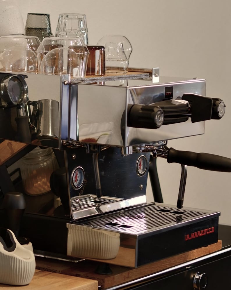 THE PROTECTOR 2.0 - La Marzocco Linea Mini R/Mini/Micraカップトレイ用CNC無垢材カップトレイカバー - オークウォールナット仕上げ 画像 8