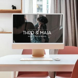 Könnte beinhalten: Ein Computerbildschirm zeigt eine Hochzeitseinladung für Theo & Maja, mit dem Datum 02.02.2024 in Hamburg.