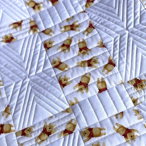 Handgemaakte babyquilt Winnie de Poeh - 100% premium katoen met fleece achterkant