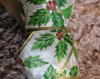 wired ribbon festive wreath making craft holly and berries.