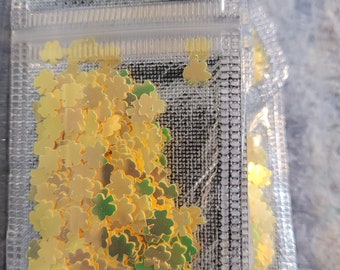 Pouch of yellow green clover shaped chunky glitter 2g