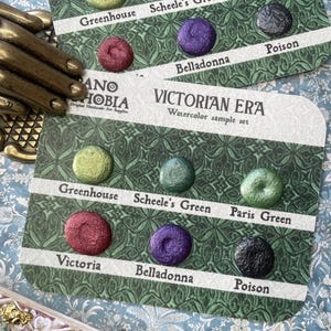 Campione di carta a pois Lovecraft Handmade Shimmer Watercolors dell'era vittoriana