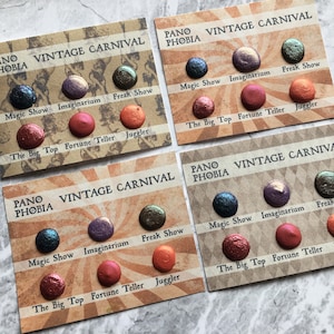 Campione di carta a pois con acquerello scintillante fatto a mano di Carnevale d'epoca