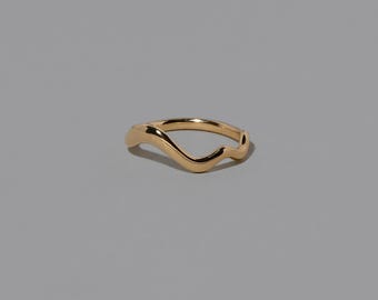 Organic Wavy Gold Ring – Minimalist Stacking Band for Everyday Wear