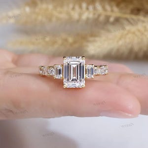 Emerald Cut 2.8CT Moissanite Ring Luxurious Engagement Ring 14K Gold Solitaire Elegant Step-Cut Bridal Ring Statement Jewelry