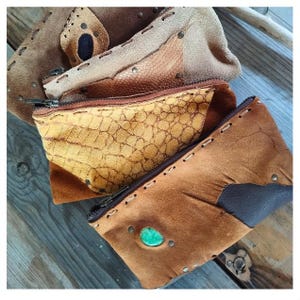 Macha Pocket ~ Münzbeutel oder Tabakbeutel ~ Handgefertigt aus Leder und Fell mit Naturstein. Tribal, ethnischer, boho, hippy Stil. Modisch.