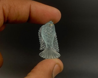 Aquamarine Fish Carving: Handcrafted Gemstone Pendant (29x15x9mm)