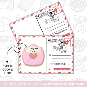Peut inclure: Une carte de Saint-Valentin pour biscuits avec un biscuit en forme d'enveloppe rose avec un cœur et le mot "LOVE". La carte a une bordure rayée rouge et blanche et comprend le texte "Happy Valentine's Day". La carte mesure 9 cm x 13 cm.