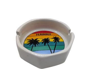 Vintage Hawaii Souvenir Ceramic Ashtray With Rainbow & Palm Tree Design 4"