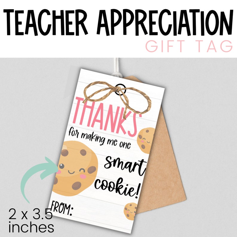 Pode incluir: Uma etiqueta de presente branca com linhas marrons e uma mensagem rosa "OBRIGADO". A etiqueta apresenta um biscoito de desenho animado com uma cara sorridente e o texto "por me tornar um cookie inteligente!" A etiqueta mede 5,1 cm por 8,9 cm.
