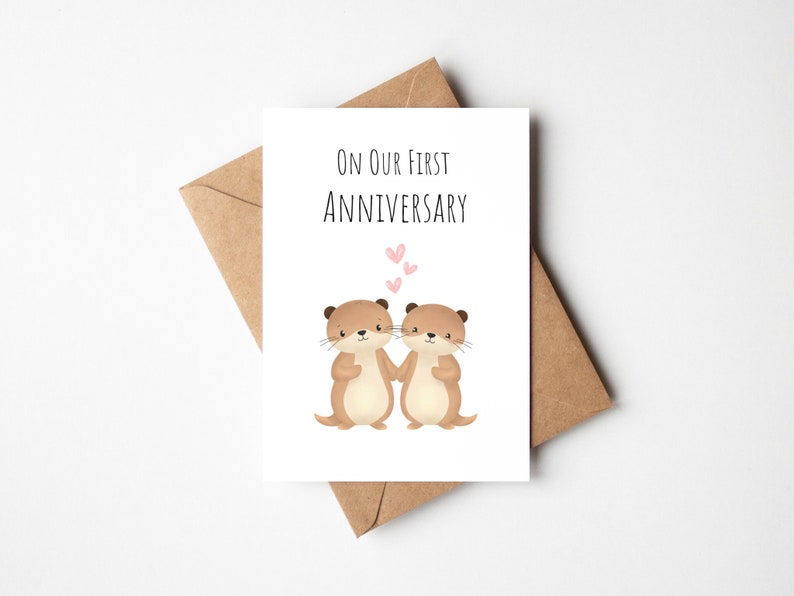 Sur notre carte de premier anniversaire, carte d'anniversaire irlandaise faite main pour petit ami, carte de 1er anniversaire pour petite amie, carte d'anniversaire loutre image 1