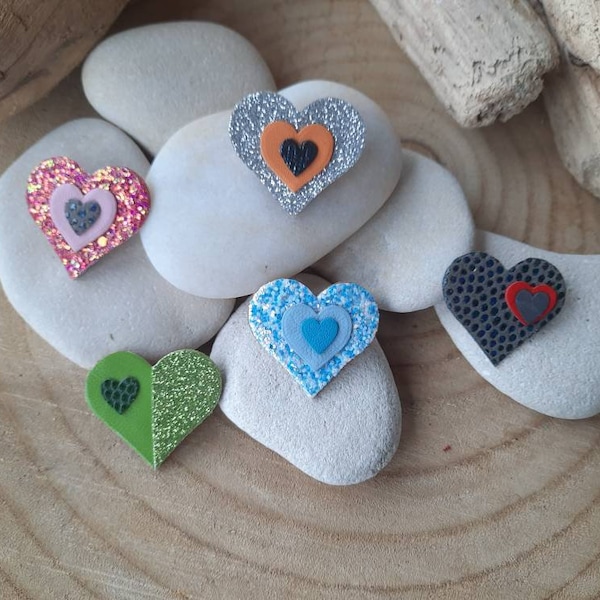 Broche coeur en cuir et tissu pailleté , idée cadeau Saint -Valentin , fait main