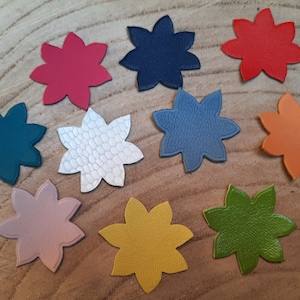 10 fleurs en cuir fin , fleurs à coller ou à coudre , fleurs pour scrapbooking, fleurs de 3,7 cm , fleurs multicolores, découpes en cuir image 1