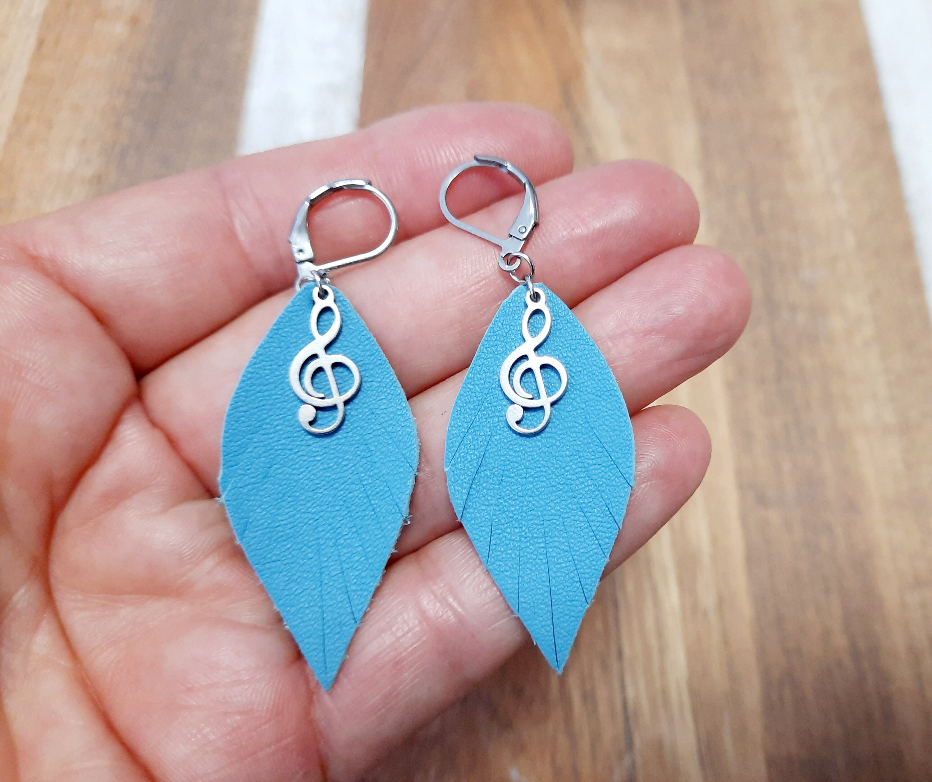 Boucles D'oreilles Pendantes Plumes Feuilles Vertes - Fait Main, Dormeuses En Laiton