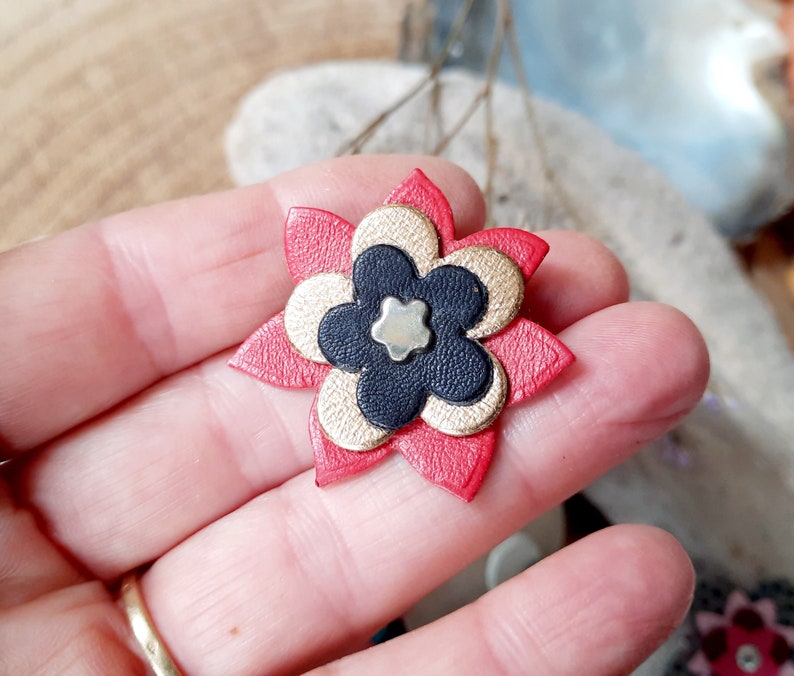 Broche étoile Dorée Antique - Plusieurs Couleurs, Métal Doré, Occasion