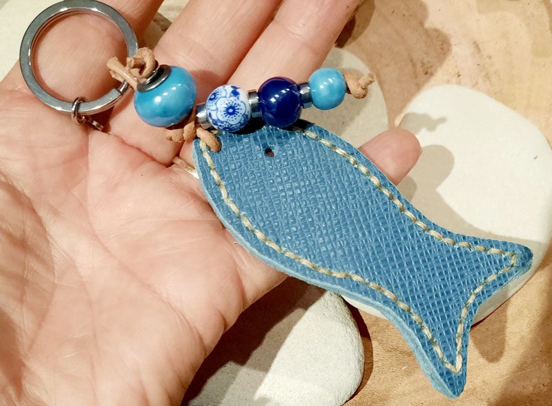 Porte-clés poisson en cuir , plusieurs modèles au choix , idée cadeau ...