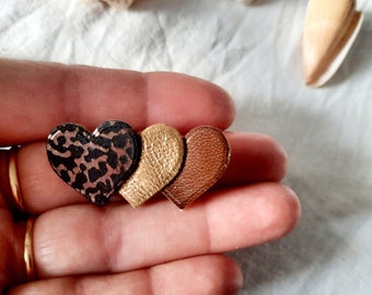 Broche en cuir , idée cadeau ,  bijou romantique, idée cadeau femme , fait main en France