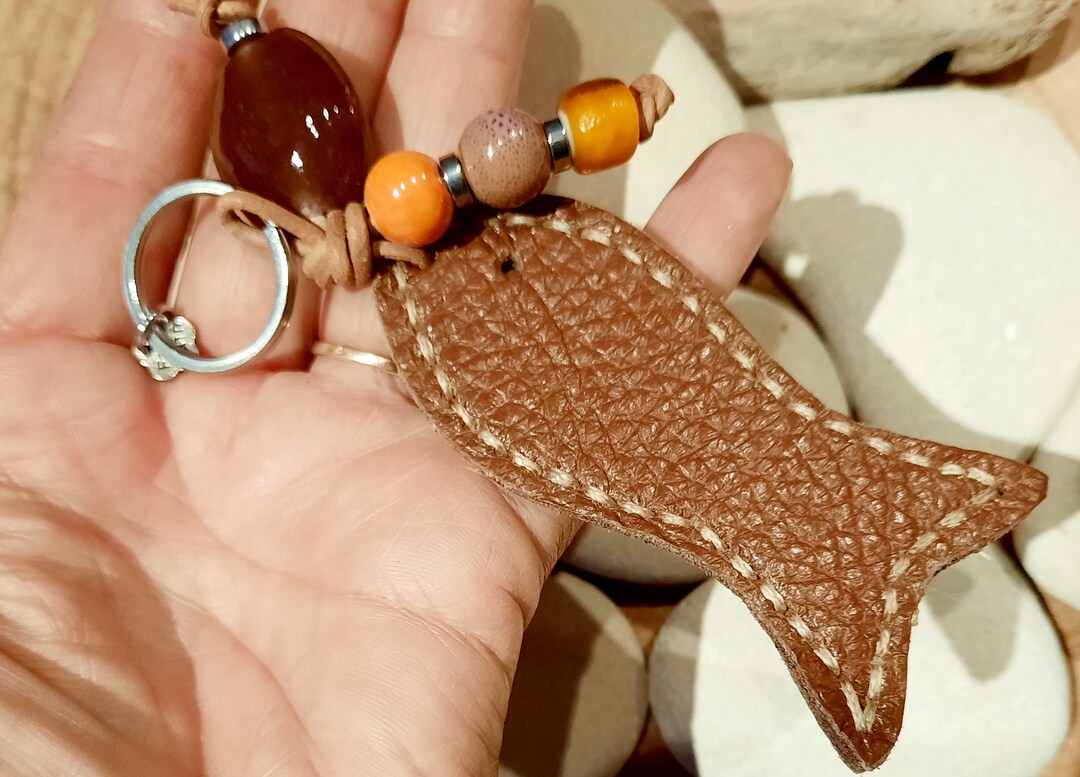 Porte-clés poisson en cuir , plusieurs modèles au choix , idée cadeau ...