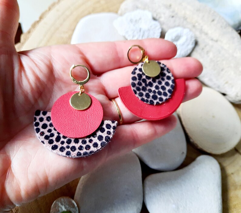 Boucles d'oreilles cuir et vrai corail , idée cadeau femme, fait main