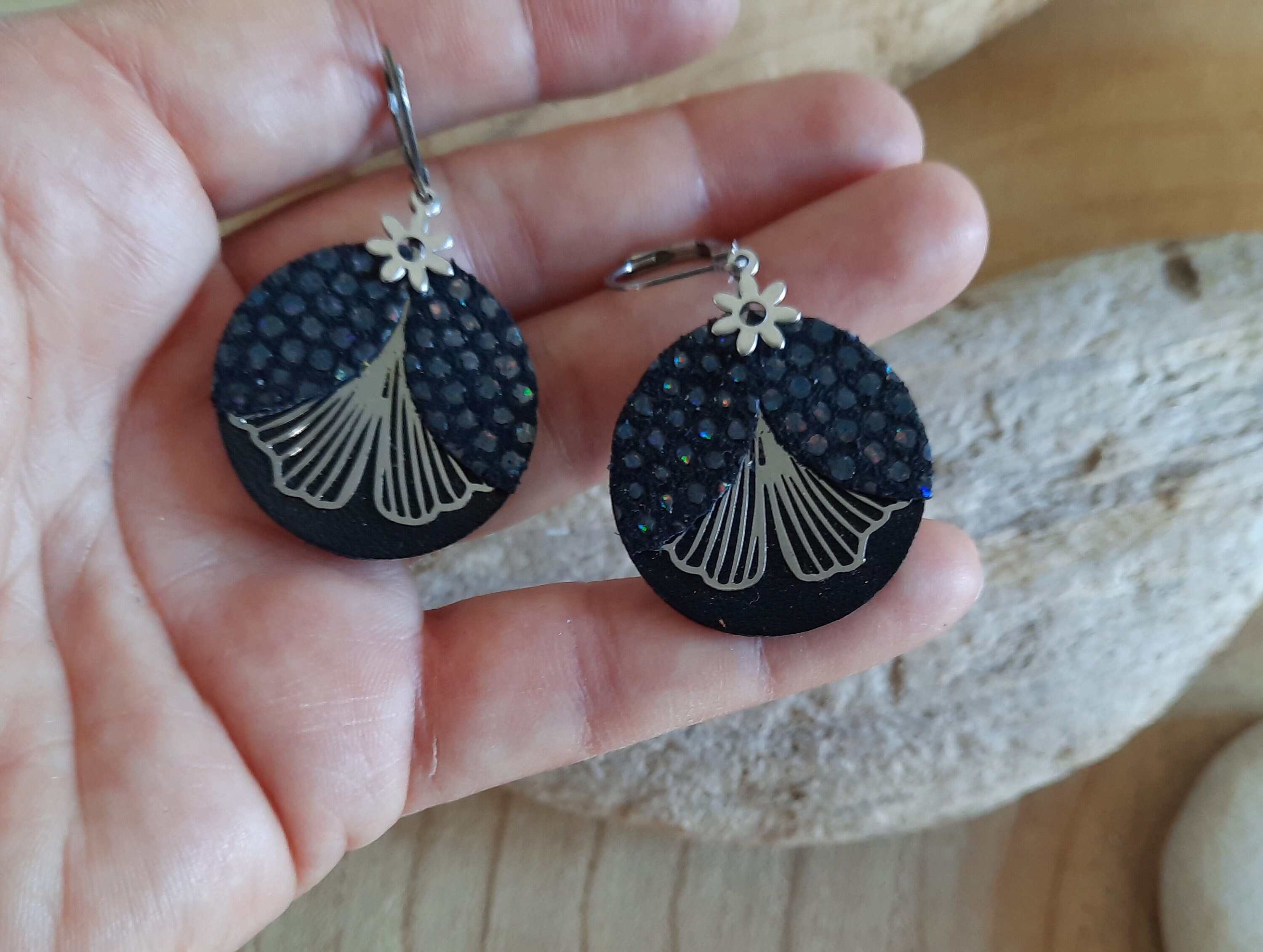 Boucles d'oreilles en cuir noir et argenté Acier inoxydable Fait main