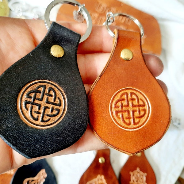 porte-clefs en cuir ,symbole celtique , idée cadeau original , fait main