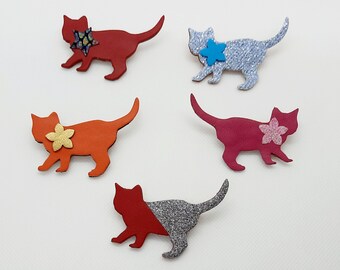 Broche chat en cuir , idée cadeau , fait main en France