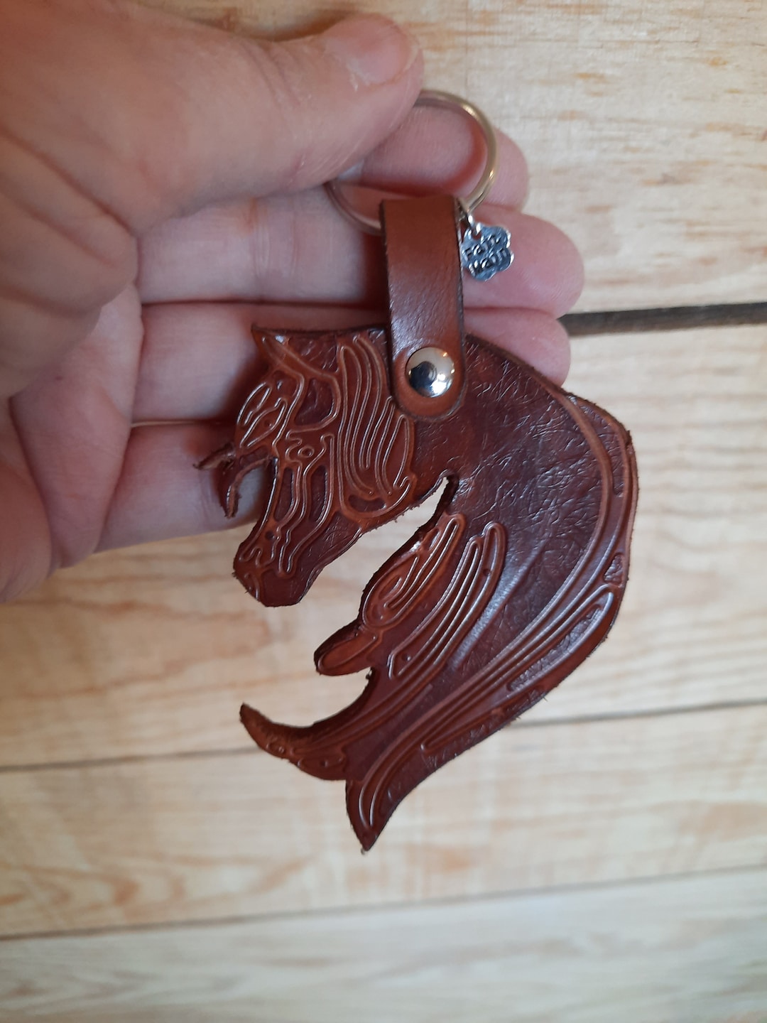 Porte-clés cheval brodere man | Porte clé, Brodere, Porte clef