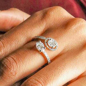 ツーストーンオーバルカットモアッサナイトダイヤモンド結婚指輪、14Kゴールドメッキオープンバンドエンゲージリング、CZダイヤモンドリング、彼女への記念日ギフト