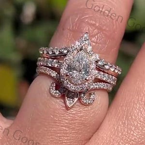 Halo Pear Cut Lab Grown Engagement Ring Set Trio Bridal Ring Set Unique Matching Curved Diamond Band Beautiful Bride Ring Set