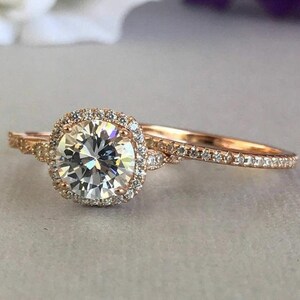 IGI zertifiziert 2 TC Rundschnitt Diamant Solitär Brautring Set, 14K Gold Prong Set Halo Ring, Einzigartiger Pave Set Ring für Frau