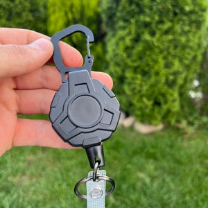 Bobine de badge rétractable en fil d'acier haut de gamme - Porte-clés polyvalent pour le travail et l'aventure