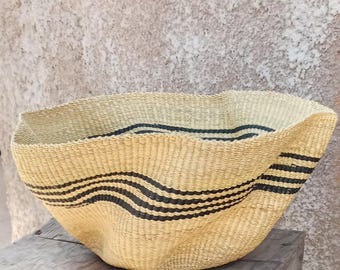 Woven straw bowl basket, straw tray basket, wavy African basket, kitchen organizer basket, table decor basket, gift basket, natural basket