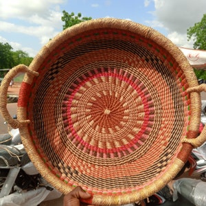 Basket wall mount, handwoven straw plate, straw table tray, dinner table decor basket, rustic wall hanging, Eco-friendly natural wall art